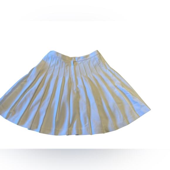 Varsity Spirit Fashions Solid White Pleated Cheer Skirt 26 x 17” - Picture 1 of 7